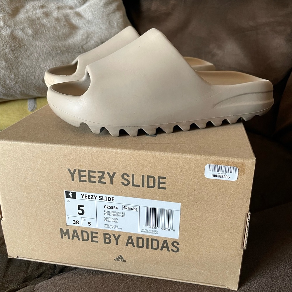 Yeezy Slides “Pure”